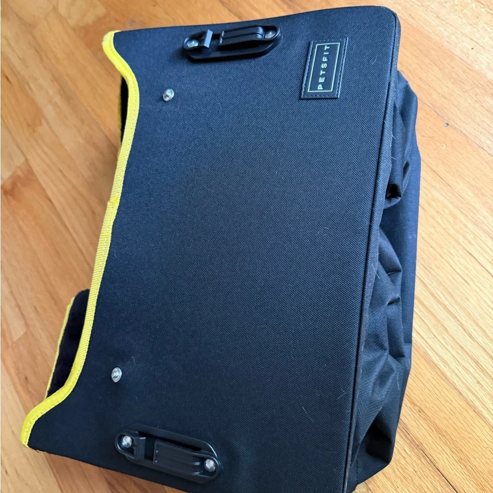 Premium Black Pet Car Seat Carrier like new